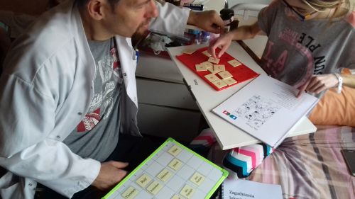fotorelacja z zajęć -przy łózku W